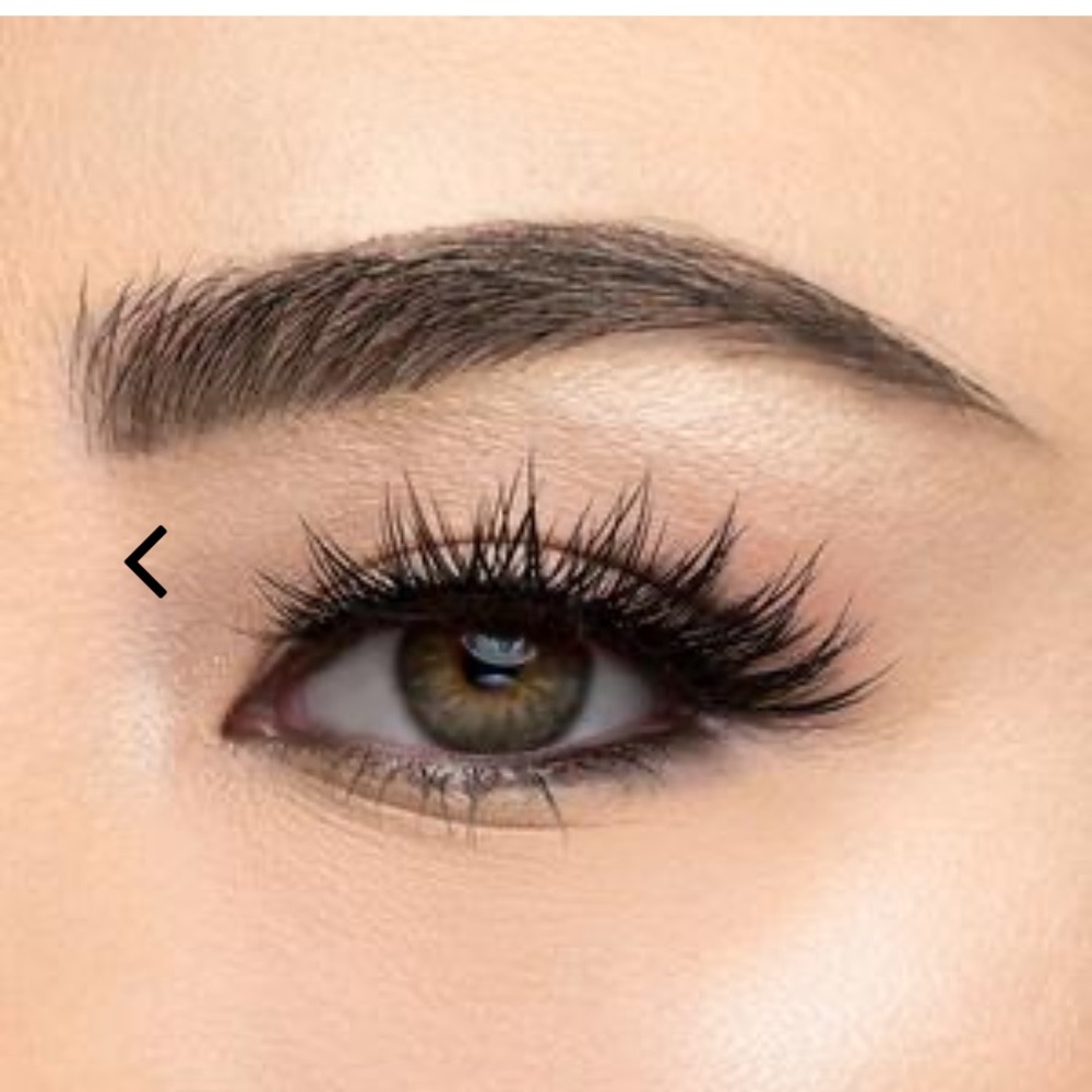Lashes - Picture 5 of 6